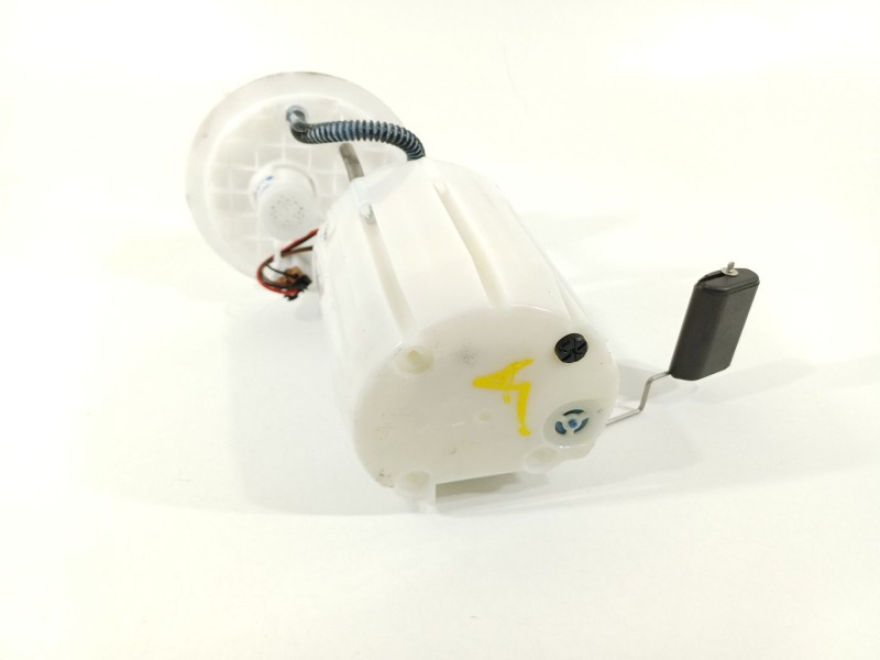 Recambio de bomba combustible para kia stonic (ybcuv) platinum edition referencia OEM IAM 31110H8400  