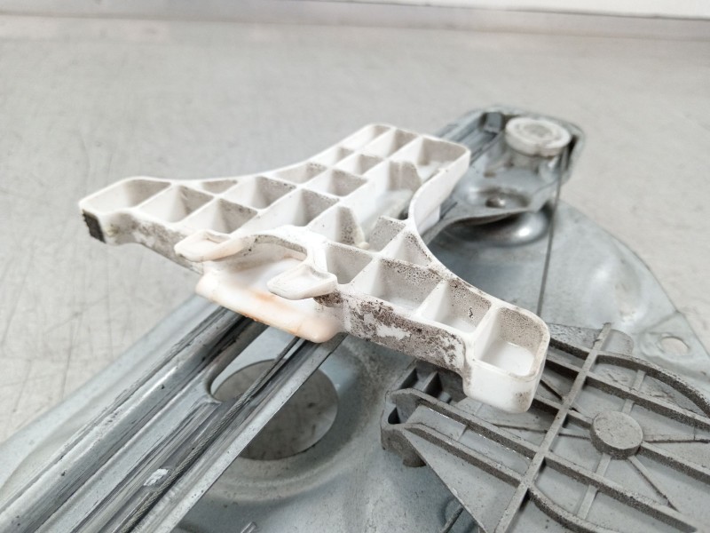 Recambio de elevalunas trasero derecho para hyundai ix35 classic 2wd referencia OEM IAM 834802Y010  