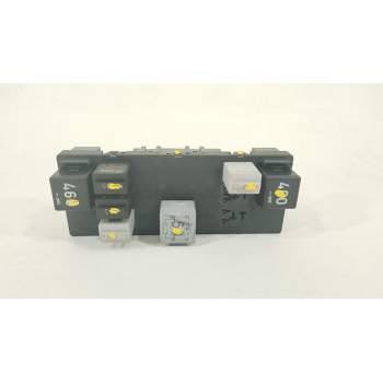 CAJA RELES / FUSIBLES 8P0907279F F005V00519 