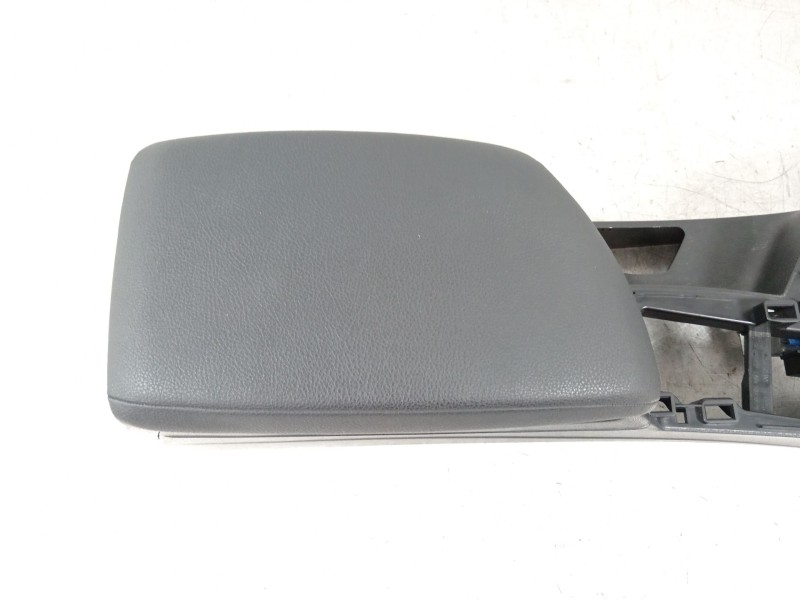 Recambio de apoyabrazos central para bmw 1 (f21) 116 i referencia OEM IAM 584507  