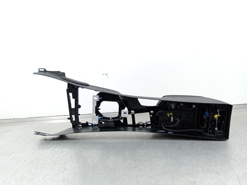 Recambio de apoyabrazos central para bmw 1 (f21) 116 i referencia OEM IAM 584507  