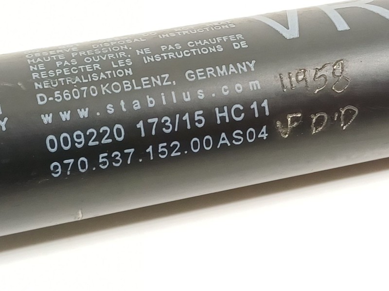 Recambio de retenedor puerta para porsche panamera diesel referencia OEM IAM 9705371520  