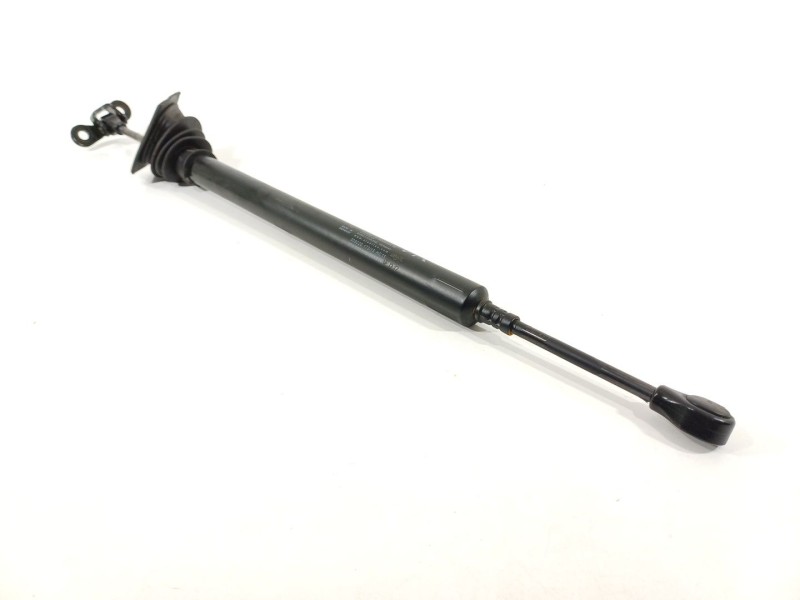 Recambio de retenedor puerta para porsche panamera diesel referencia OEM IAM 9705371520  