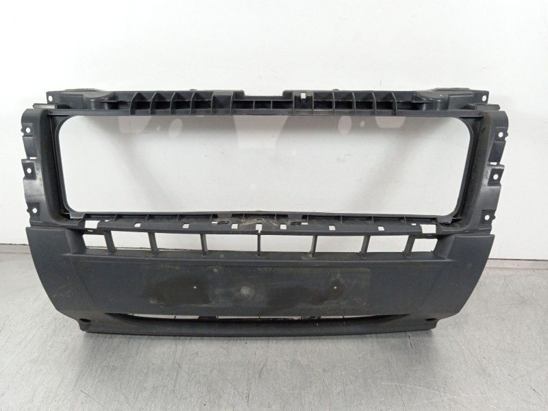 Recambio de rejilla delantera para peugeot boxer furgoneta 2.2 hdi 130 referencia OEM IAM 1305760070  