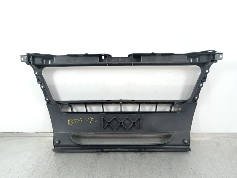 Recambio de rejilla delantera para peugeot boxer furgoneta 2.2 hdi 130 referencia OEM IAM 1305760070  