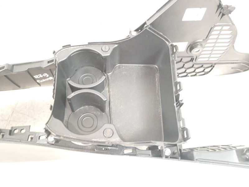 Recambio de apoyabrazos central para kia picanto referencia OEM IAM 84611g6101  