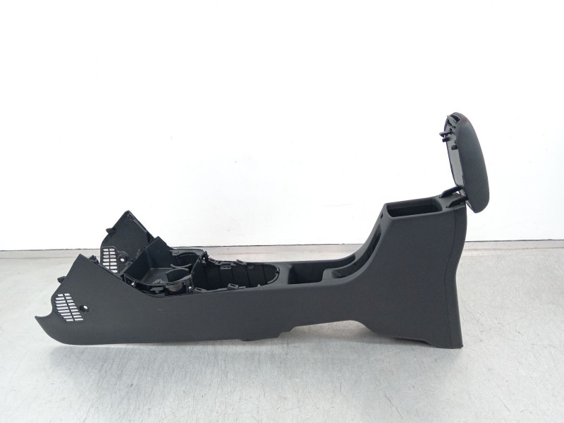 Recambio de apoyabrazos central para kia picanto referencia OEM IAM 84611g6101  