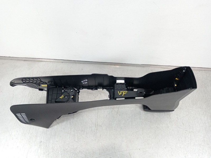 Recambio de apoyabrazos central para kia picanto referencia OEM IAM 84611g6101  