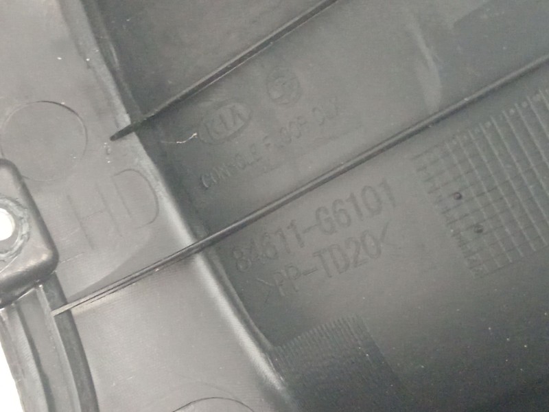 Recambio de apoyabrazos central para kia picanto referencia OEM IAM 84611g6101  