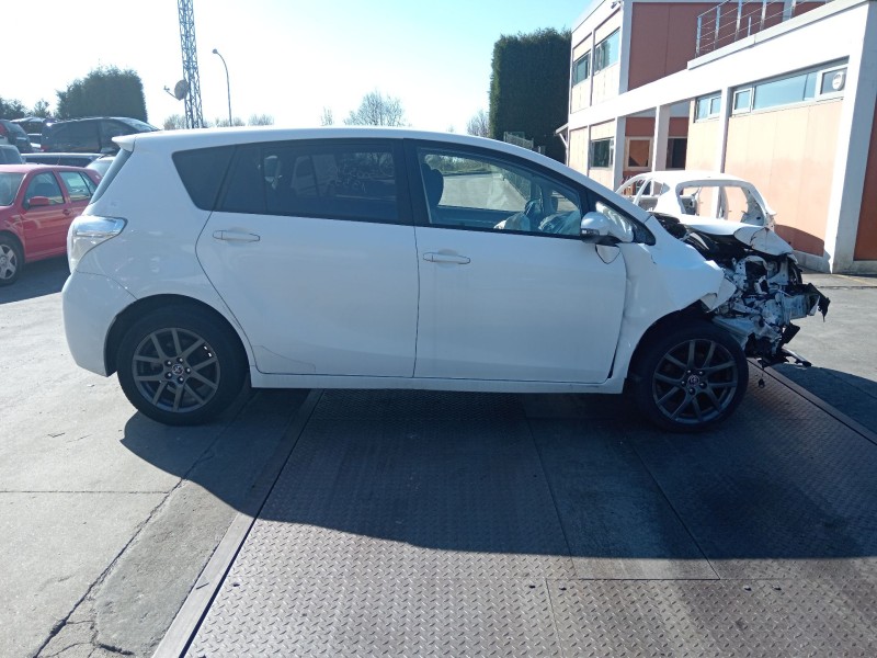 toyota verso (_r2_) del año 2016