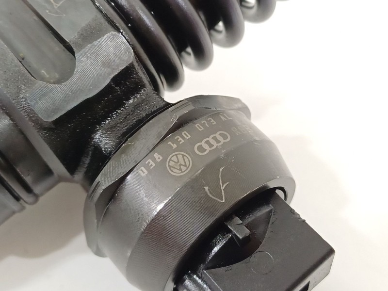 Recambio de inyector para volkswagen golf iv berlina (1j1) highline referencia OEM IAM 038130073AL  0414720039