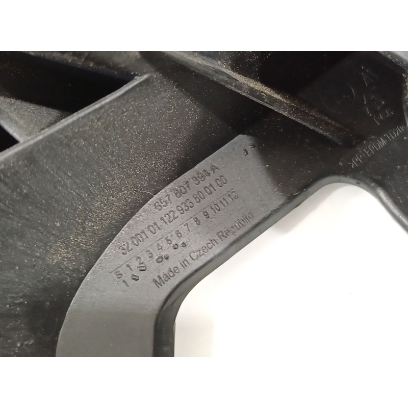 Recambio de soporte paragolpes trasero para skoda scala (nw1) 1.6 tdi referencia OEM IAM 657807394A 657807393 657807393A