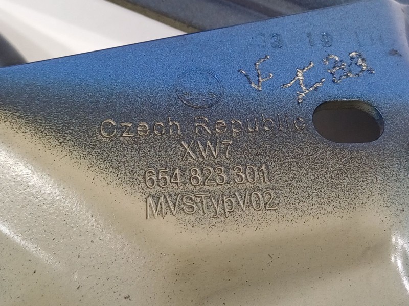 Recambio de bisagra capot delantero izquierdo para skoda scala (nw1) 1.6 tdi referencia OEM IAM 654823301  