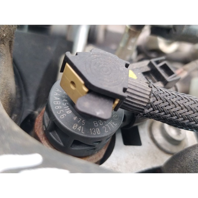 Recambio de inyector para audi a3 sportback (8va, 8vf) 2.0 tdi referencia OEM IAM 04L130277E  0445110475