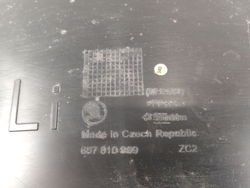 Recambio de paso de rueda trasero izquierdo para skoda scala (nw1) 1.6 tdi referencia OEM IAM 657810969  