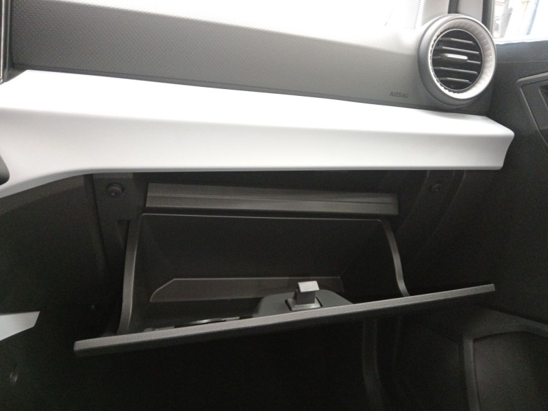 Recambio de guantera para seat arona referencia OEM IAM 6F1857103M  