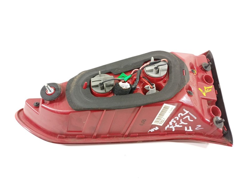 Recambio de piloto trasero izquierdo en porton para hyundai tucson essence bluedrive 2wd referencia OEM IAM 92403D7000  