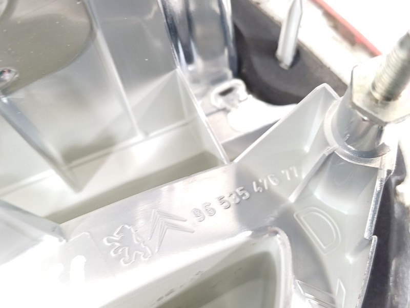 Recambio de piloto trasero derecho en porton para citroën c4 grand picasso exclusive referencia OEM IAM 9653547677  