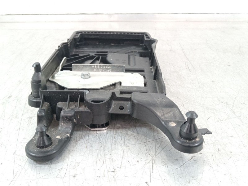 Recambio de soporte bateria para seat arona (kj7, kjp) 1.0 tsi referencia OEM IAM 2q0915331  