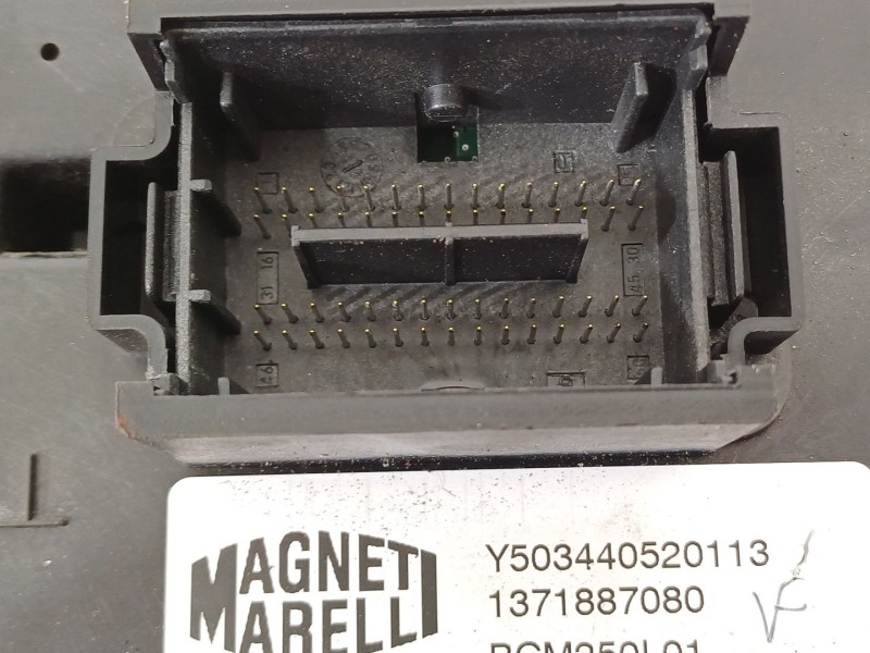 Recambio de caja reles / fusibles para peugeot boxer furgoneta 2.2 hdi 130 referencia OEM IAM 1371887080  