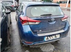 toyota auris (_e18_) del año 2015