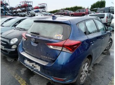 toyota auris (_e18_) del año 2015 2