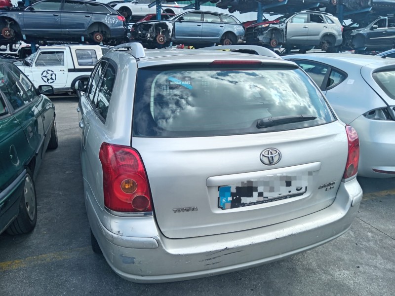toyota avensis station wagon (_t25_) del año 2004
