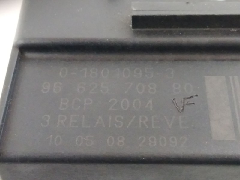 Recambio de caja precalentamiento para peugeot 308 i (4a_, 4c_) 1.6 hdi referencia OEM IAM 9662570880  