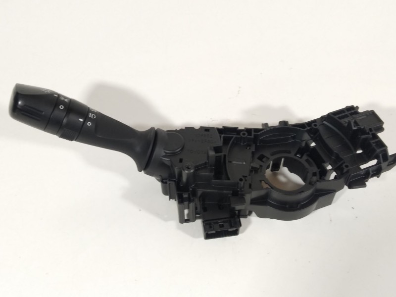 Recambio de mando luces para toyota auris (_e18_) 1.4 d-4d (nde180_) referencia OEM IAM 8414002730  