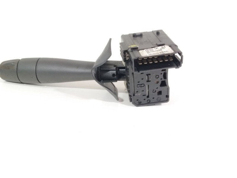 Recambio de mando limpia para dacia duster ambiance 4x2 referencia OEM IAM 6001551358  8200792587