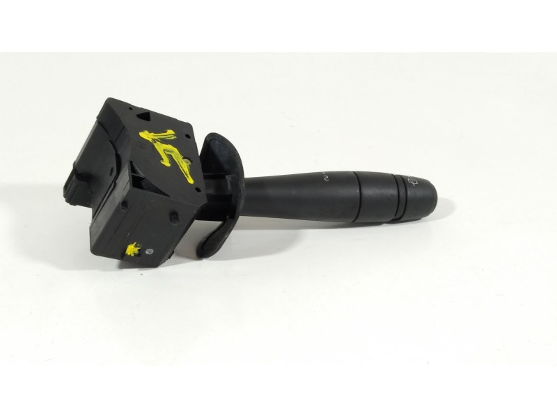 Recambio de mando limpia para dacia duster ambiance 4x2 referencia OEM IAM 6001551358  8200792587