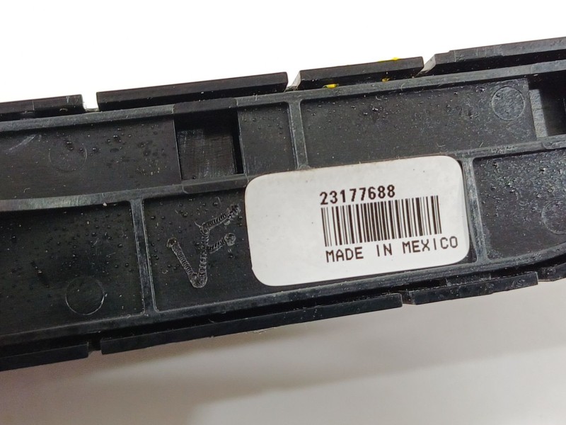 Recambio de warning para opel insignia berlina excellence referencia OEM IAM 23177688  