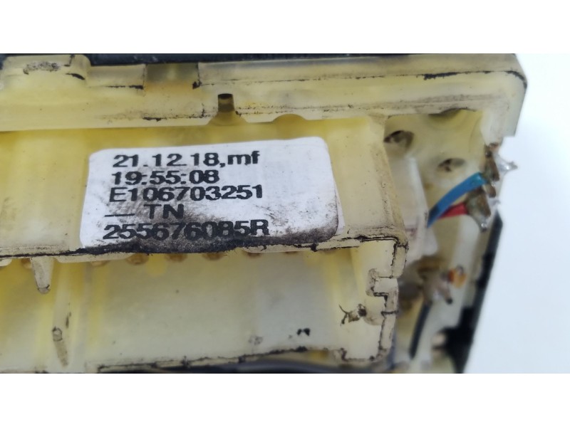 Recambio de mando limpia para renault captur limited referencia OEM IAM 255676085R  