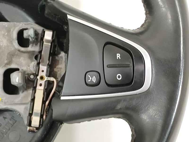 Recambio de volante para renault captur limited referencia OEM IAM 484000110R  