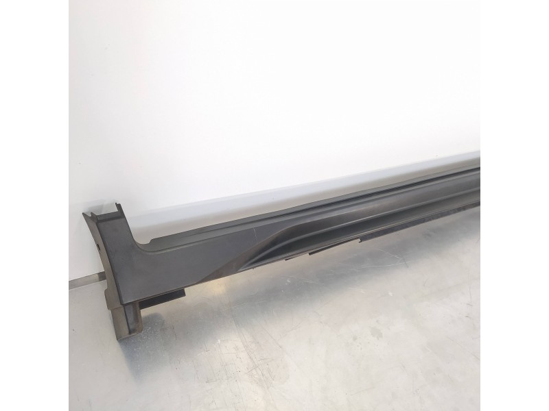 Recambio de faldon lateral para nissan x-trail (t32) connect referencia OEM IAM 768506FR0A  