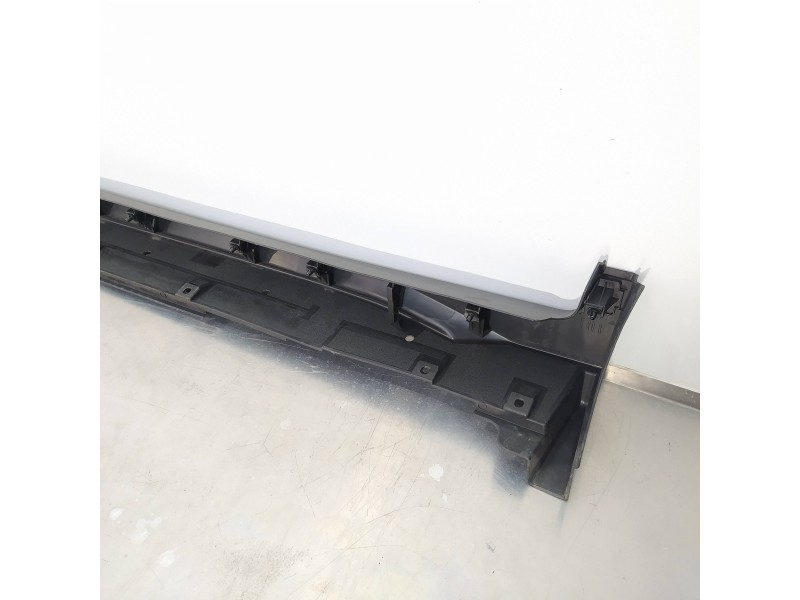 Recambio de faldon lateral para nissan x-trail (t32) connect referencia OEM IAM 768506FR0A  