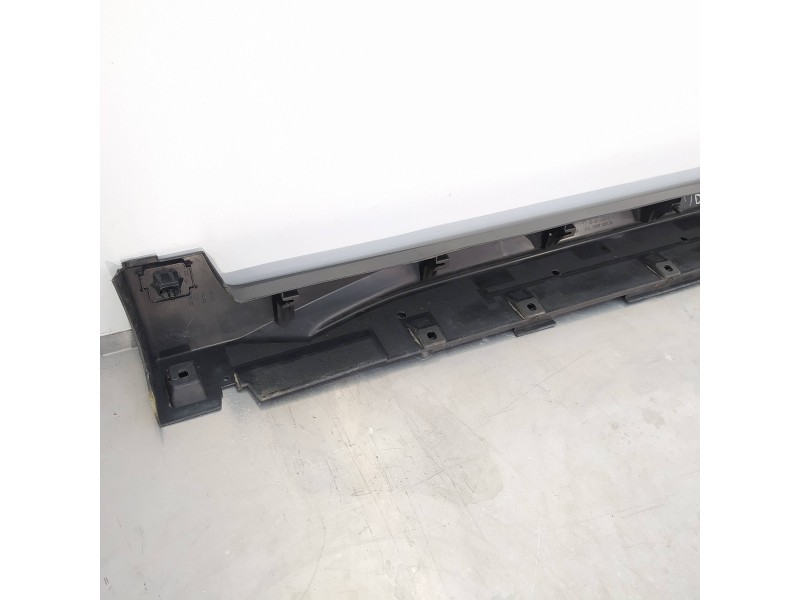 Recambio de faldon lateral para nissan x-trail (t32) connect referencia OEM IAM 768506FR0A  