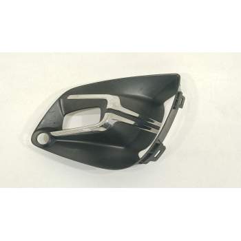 REJILLA PARAGOLPES DERECHA 261A26956R 