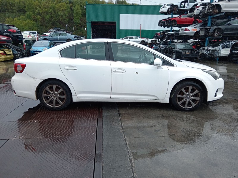 toyota avensis sedán (_t27_) del año 2013