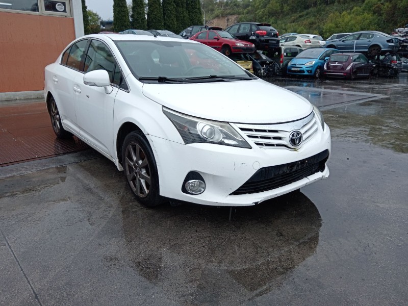 toyota avensis sedán (_t27_) del año 2013