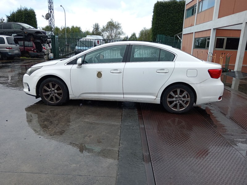 toyota avensis sedán (_t27_) del año 2013