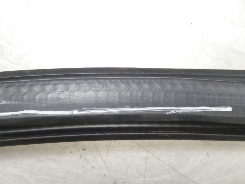 Recambio de gomas contorno puerta para audi q5 (fyb, fyg) 35 tdi quattro referencia OEM IAM 80A833721D  