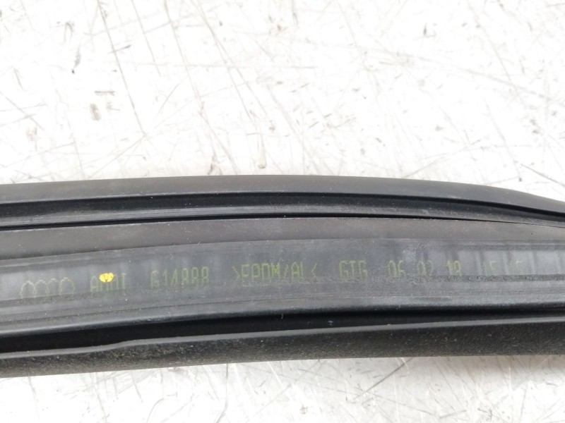 Recambio de gomas contorno puerta para audi a5 sportback (f5a) advanced quattro referencia OEM IAM 8W8833707  