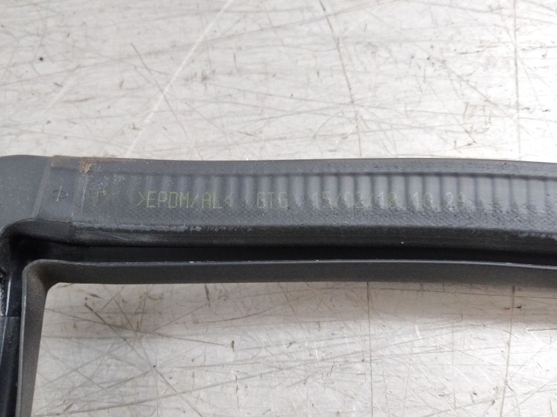 Recambio de gomas contorno puerta para audi a5 sportback (f5a) advanced quattro referencia OEM IAM 8W8831707  