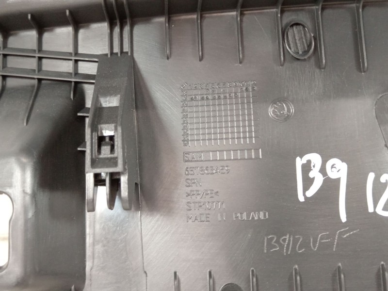 Recambio de moldura para skoda scala (nw1) 1.6 tdi referencia OEM IAM 657863459  