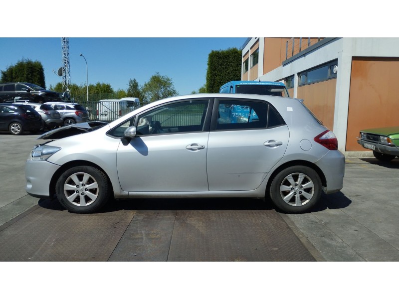 toyota auris (_e15_) del año 2012