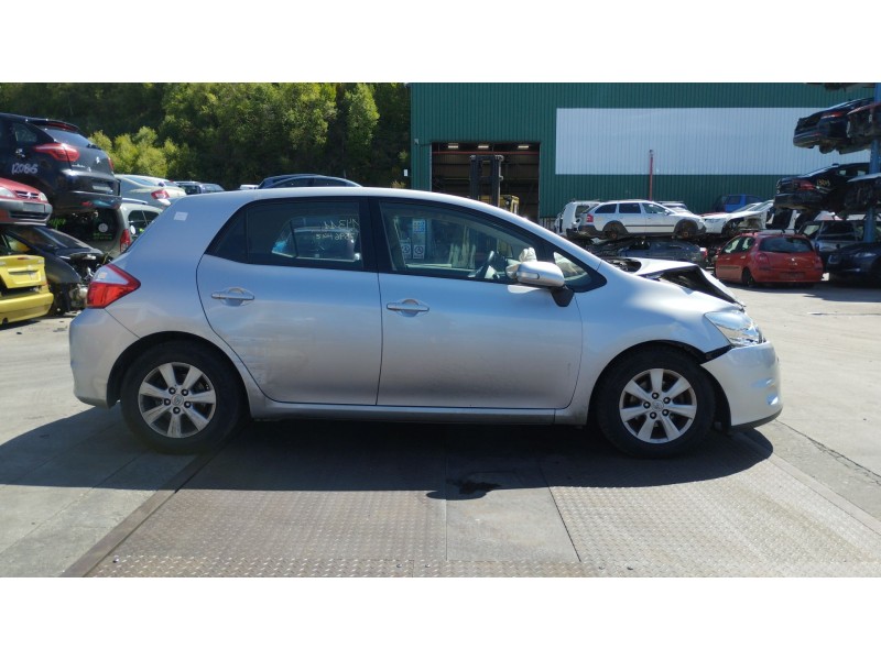 toyota auris (_e15_) del año 2012