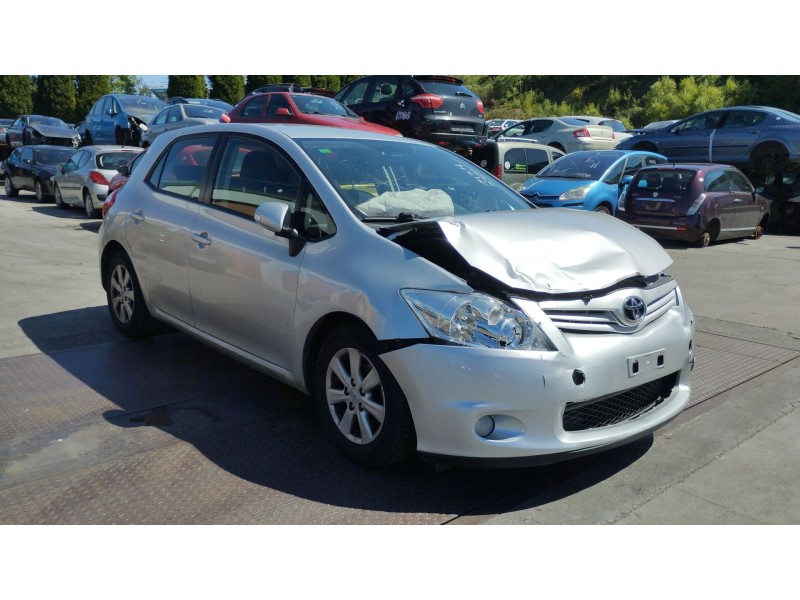toyota auris (_e15_) del año 2012