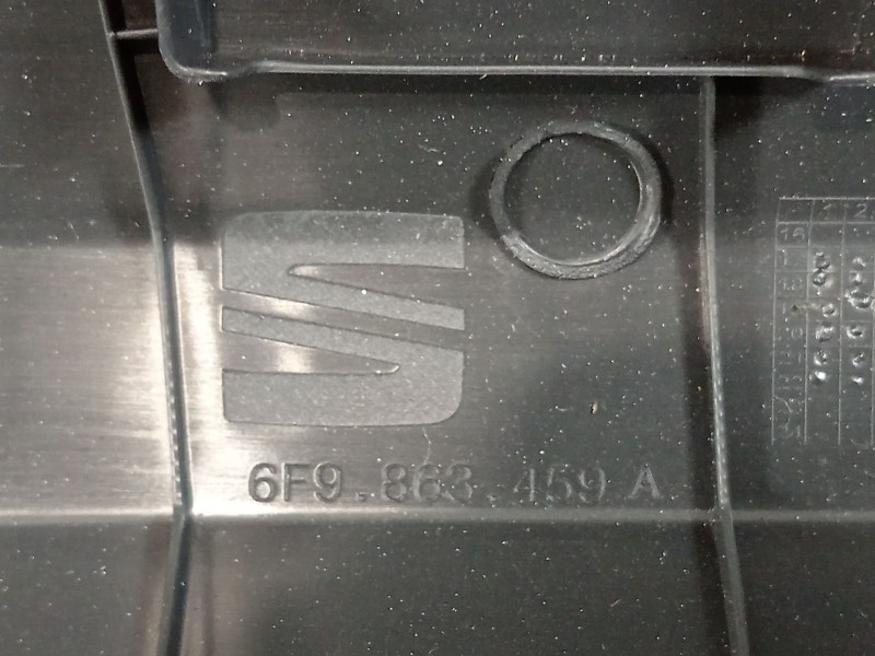 Recambio de moldura para seat arona (kj7, kjp) 1.0 tsi referencia OEM IAM 6F9863459A  