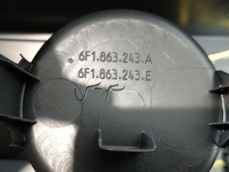 Recambio de consola central para seat arona (kj7, kjp) 1.0 tsi referencia OEM IAM 6F1863243A  